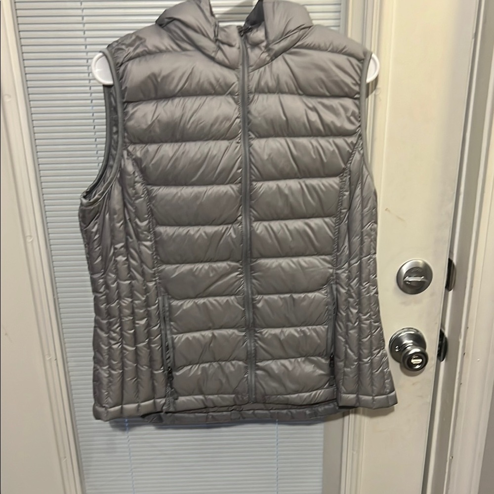 32 Degrees Gray Quilted Vest Lightweight Insulation